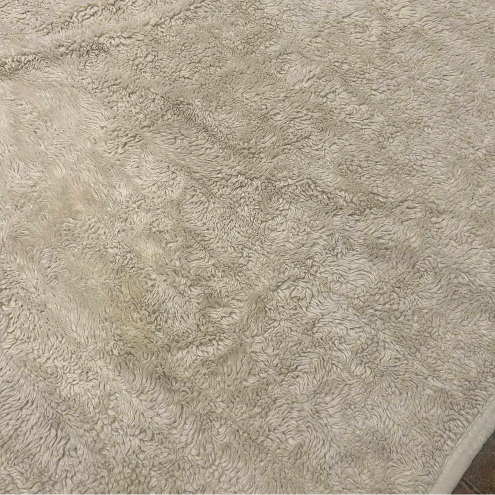 Pottery Barn Faux Fur Winter Throw Cream 50x60” Heavy Cozy
